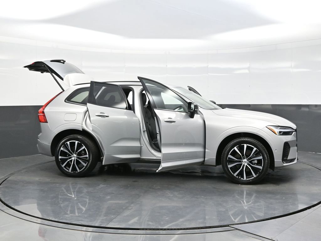 Used 2025 Volvo XC60 B5 Plus image 37