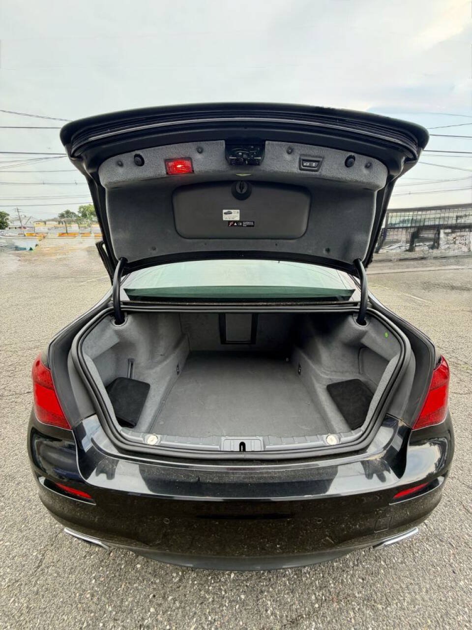 Used 2015 BMW 750Li xDrive AWD/4WD image 14
