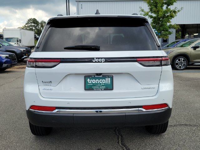 Certified 2025 Jeep Grand Cherokee Laredo AWD/4WD image 7
