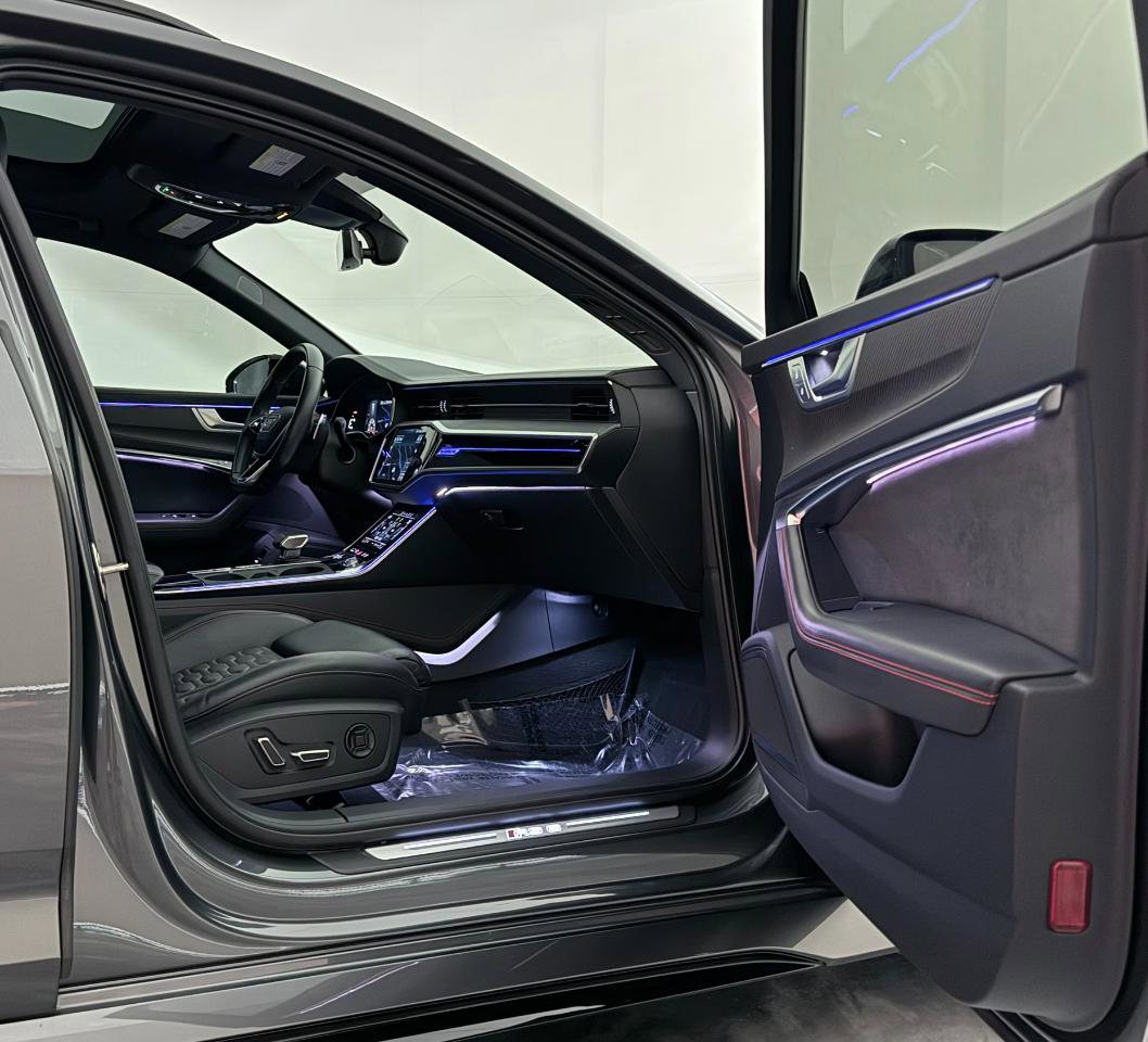 Used 2022 Audi RS 6 w/ Executive Package image 29