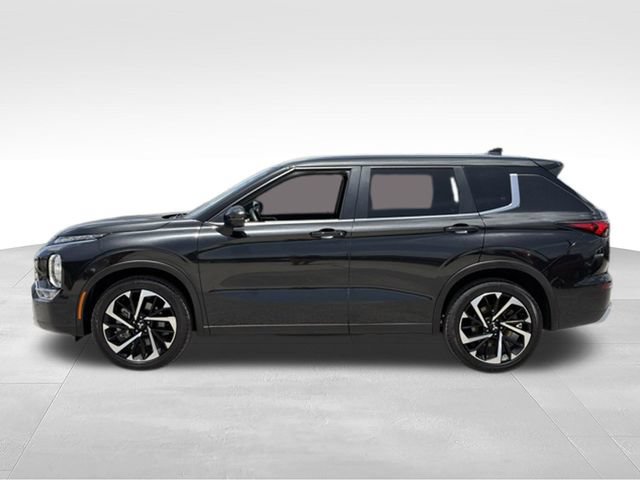 Used 2023 Mitsubishi Outlander SE FWD image 2