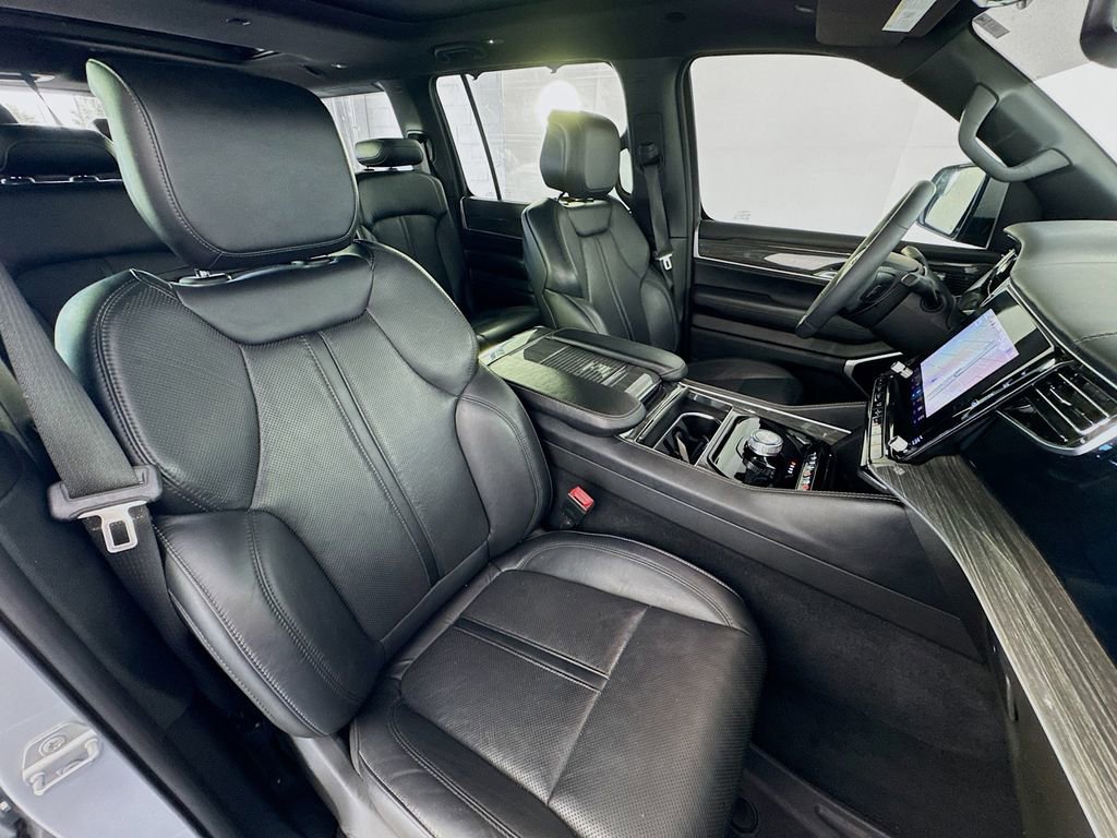 Used 2022 Jeep Wagoneer Series III w/ Premium Group I RWD image 31