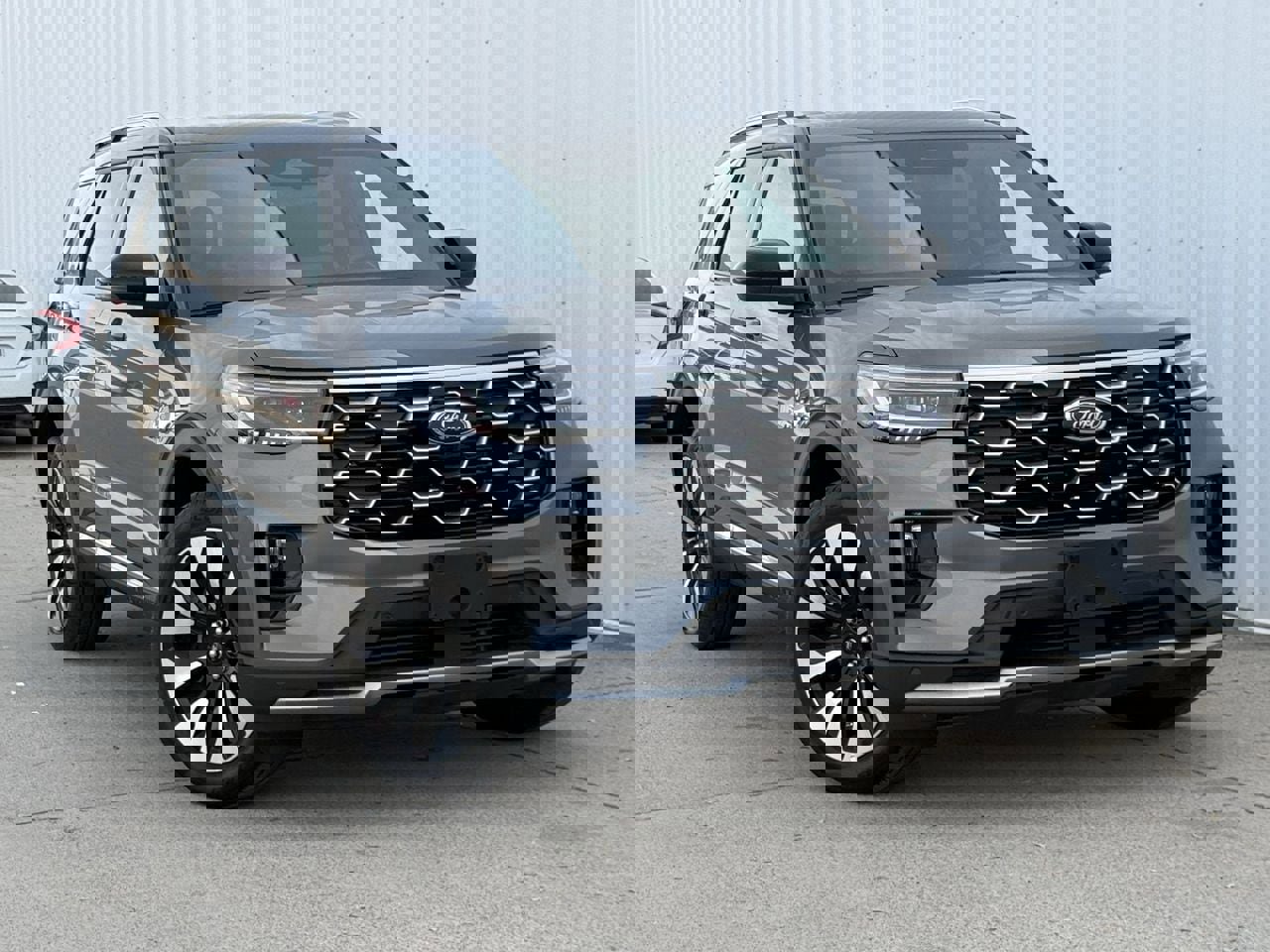 Used 2025 Ford Explorer Platinum w/ LUX Leather Package image 1