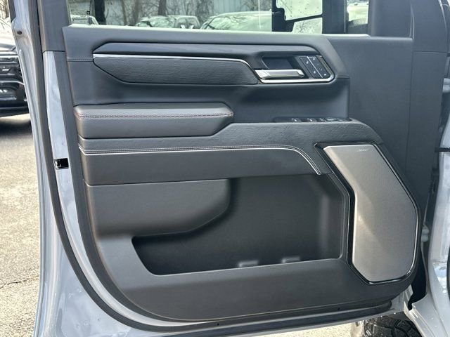 Used 2025 GMC Sierra 2500 AT4X image 10