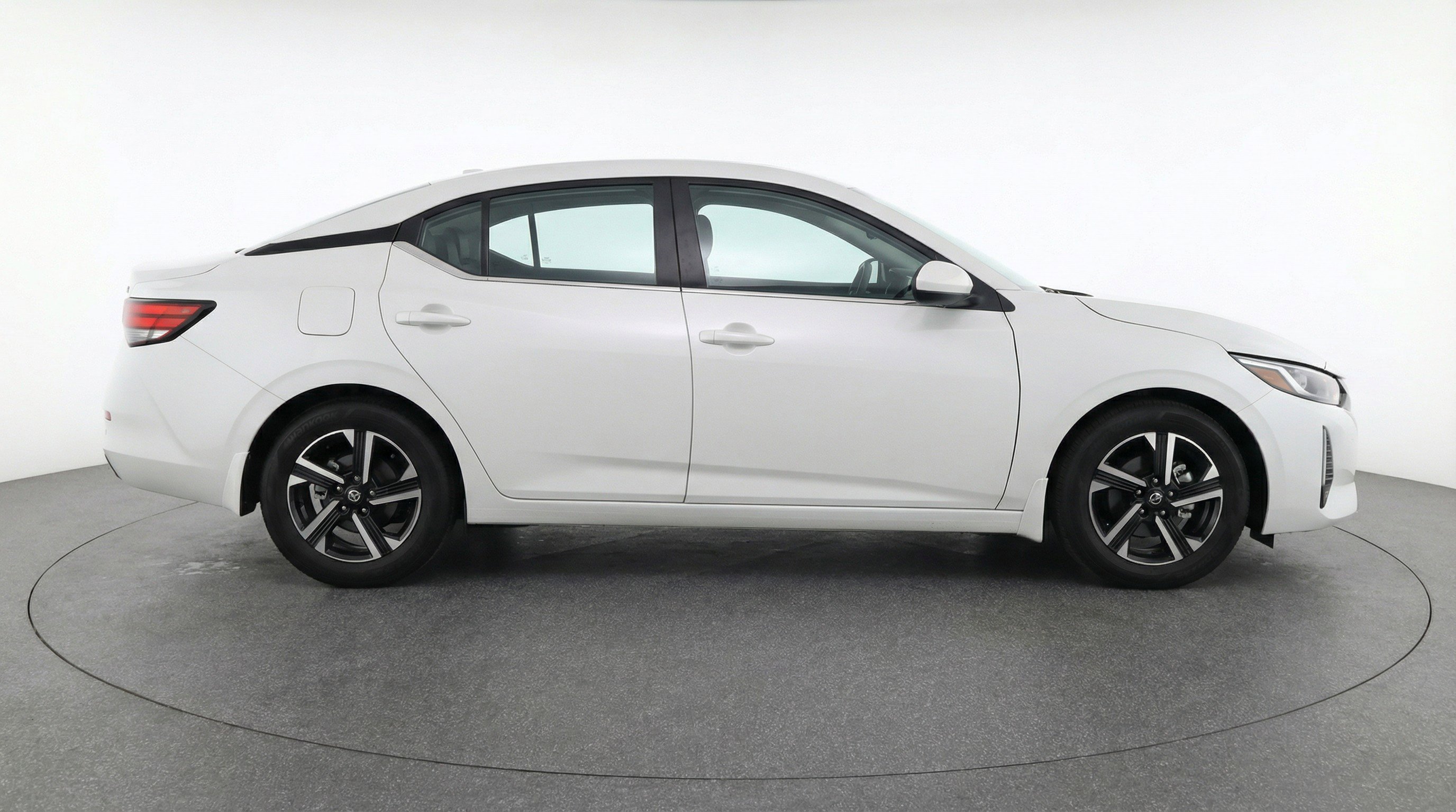 Used 2025 Nissan Sentra SV FWD image 11