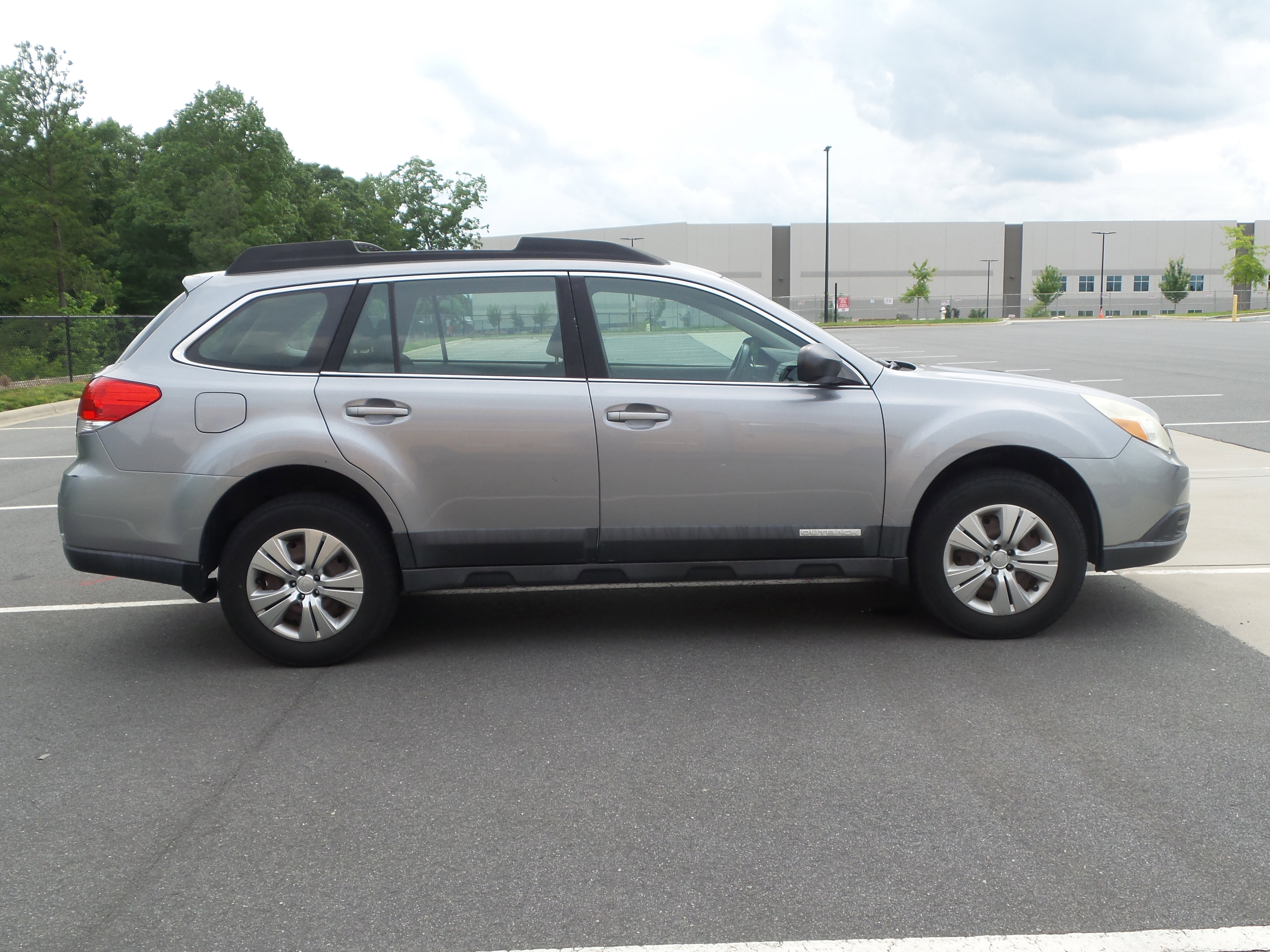 Used 2010 Subaru Outback 2.5i image 8