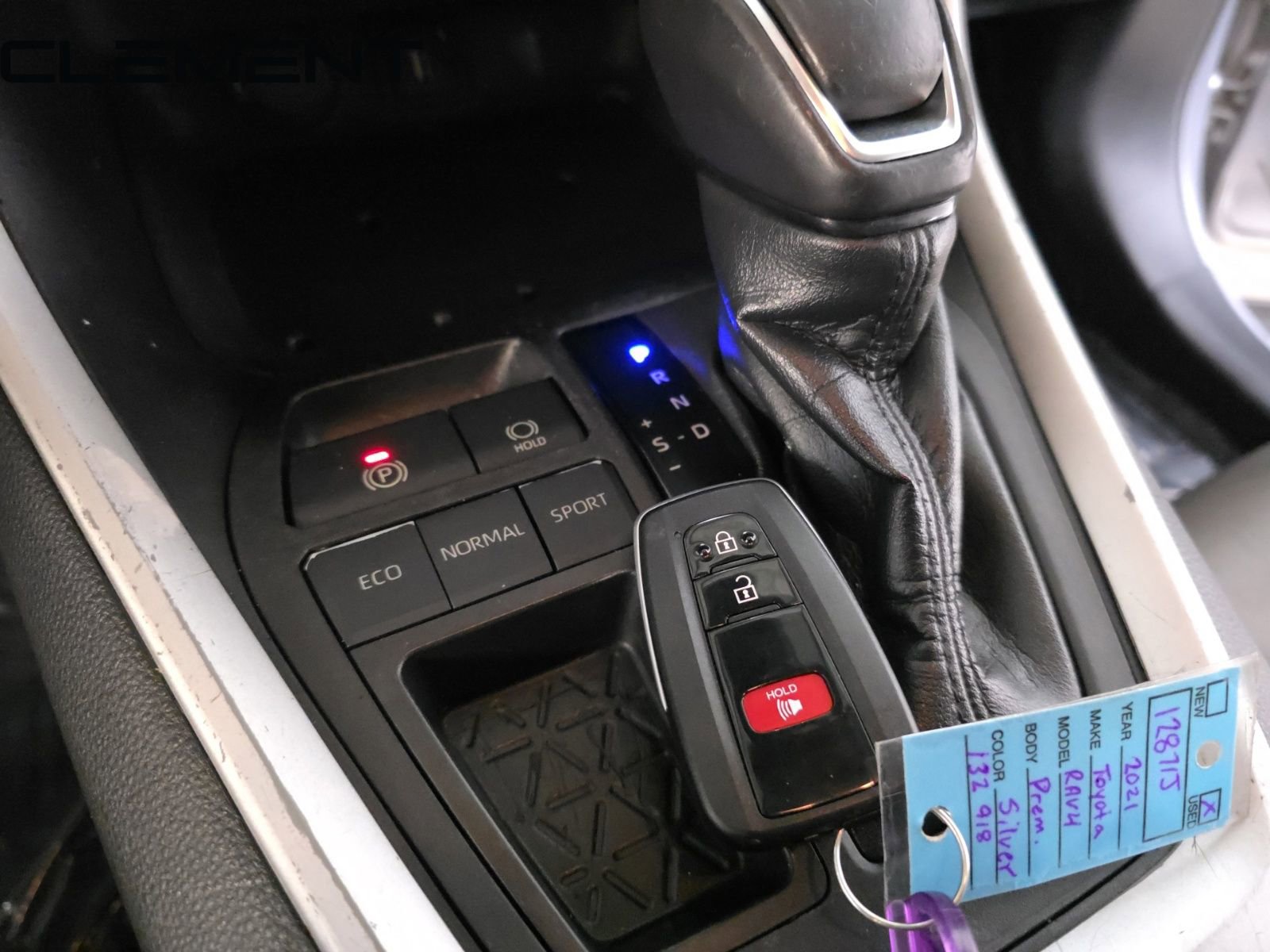 Used 2021 Toyota RAV4 XLE Premium image 25