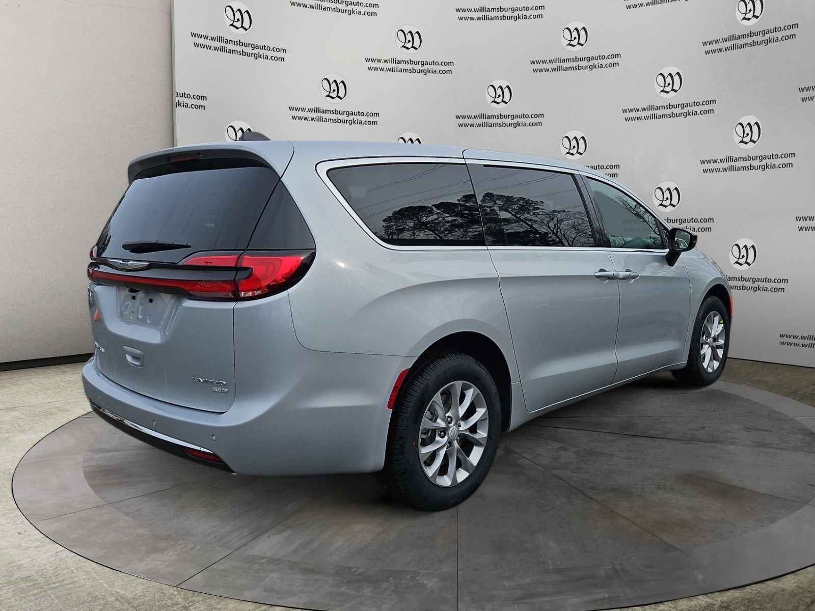New 2026 Chrysler Pacifica Limited image 5