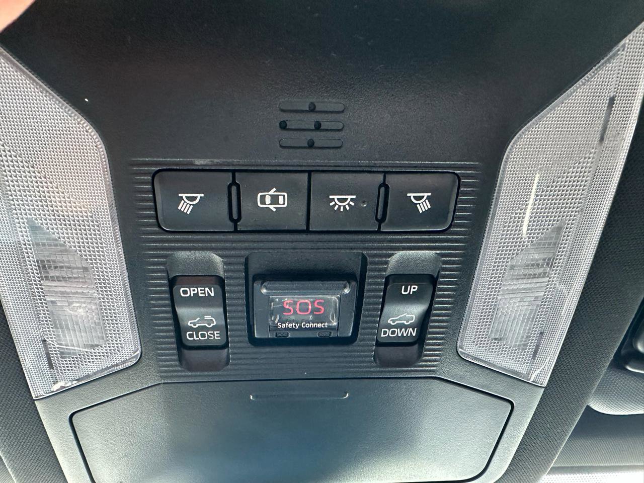 Used 2019 Toyota RAV4 XSE w/ Carpet Mat Package AWD/4WD image 18