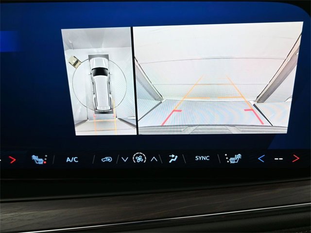 Used 2025 Chevrolet Suburban LT image 7