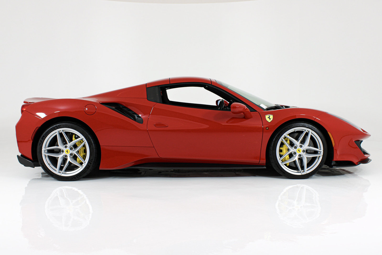 Certified 2019 Ferrari 488 Pista Spider RWD image 15