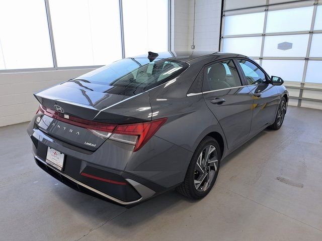 Used 2025 Hyundai Elantra Limited FWD image 5