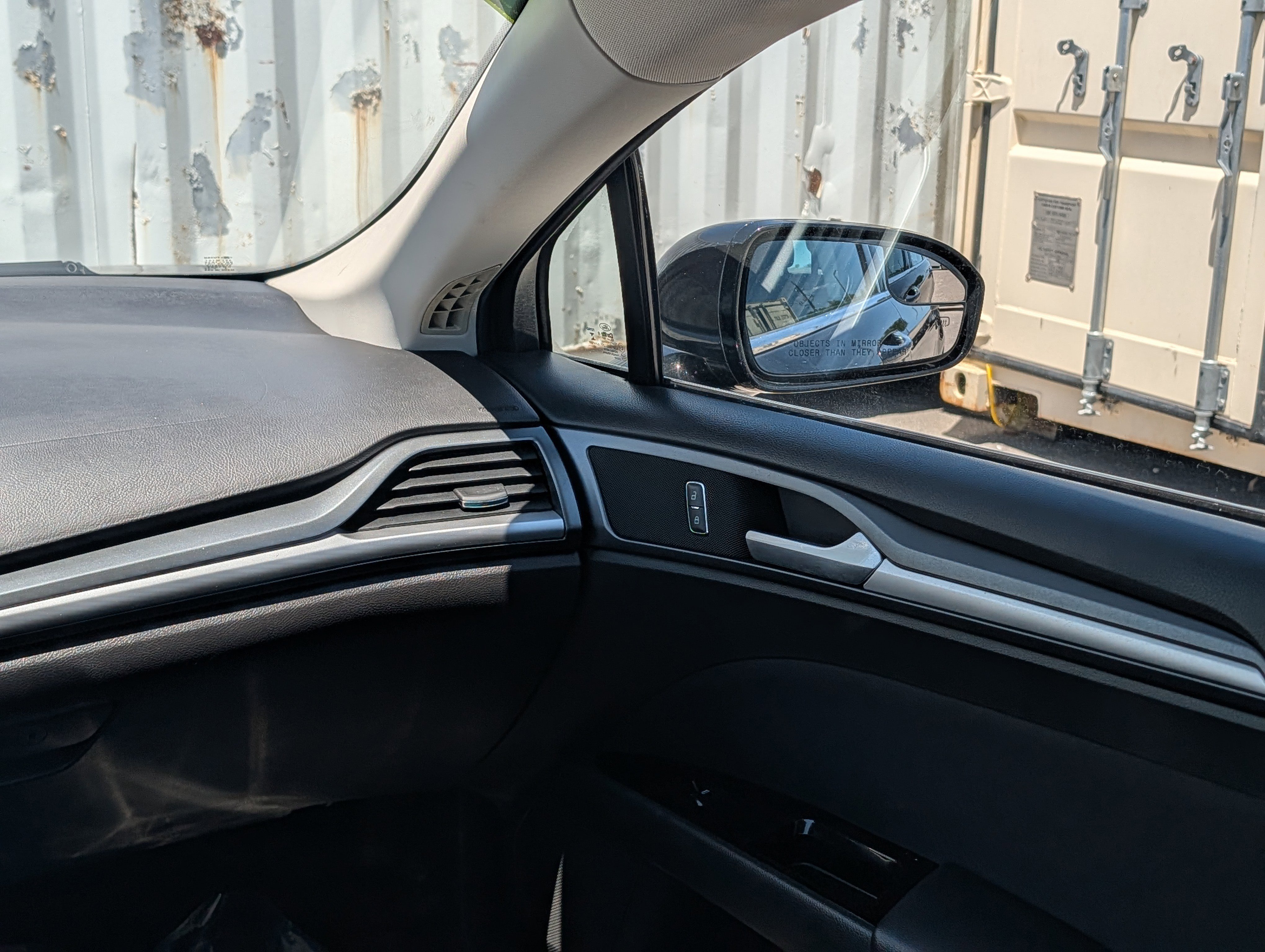 Used 2015 Ford Fusion SE FWD image 16