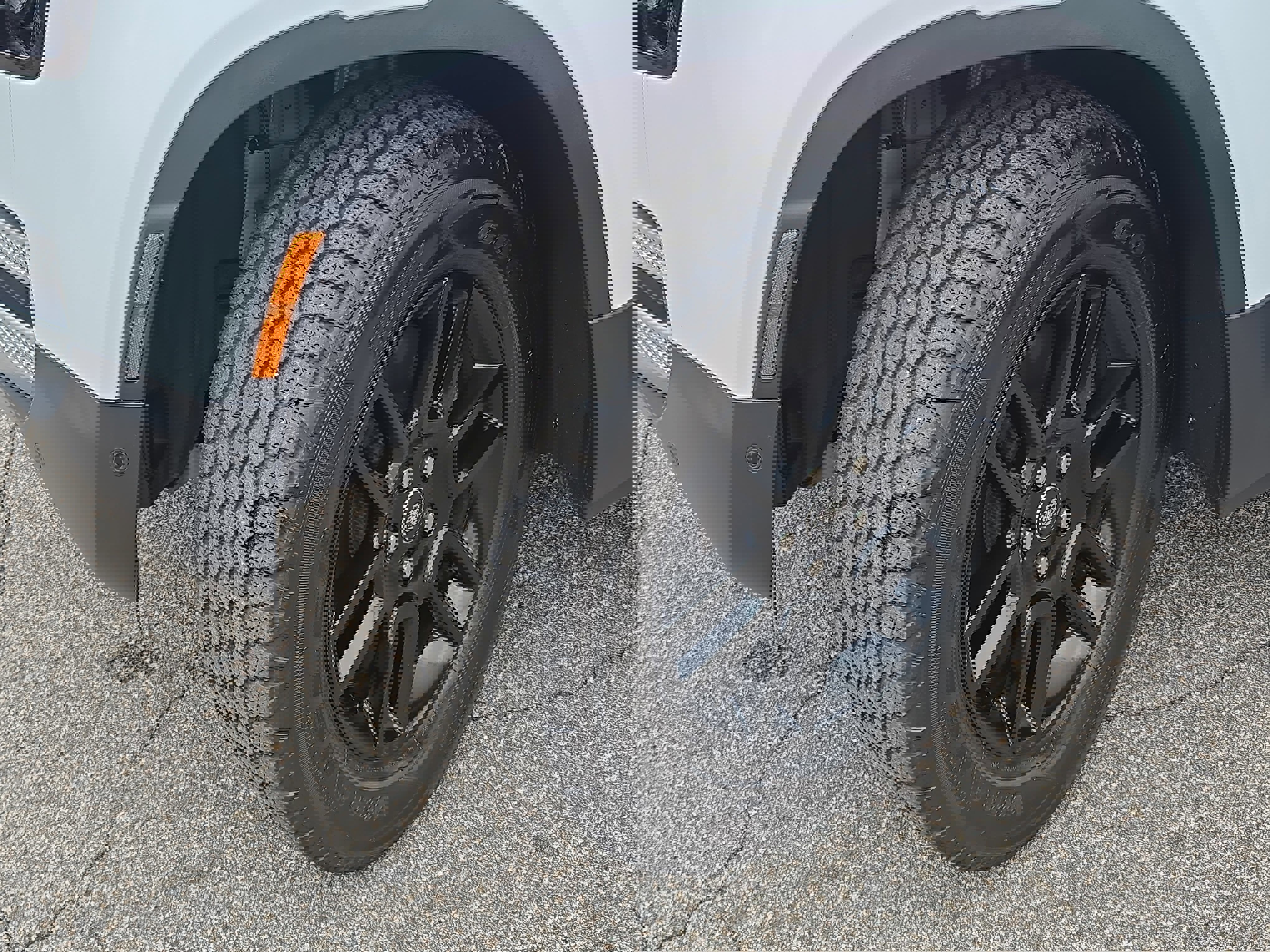 Certified 2025 Land Rover Defender 90 S image 32