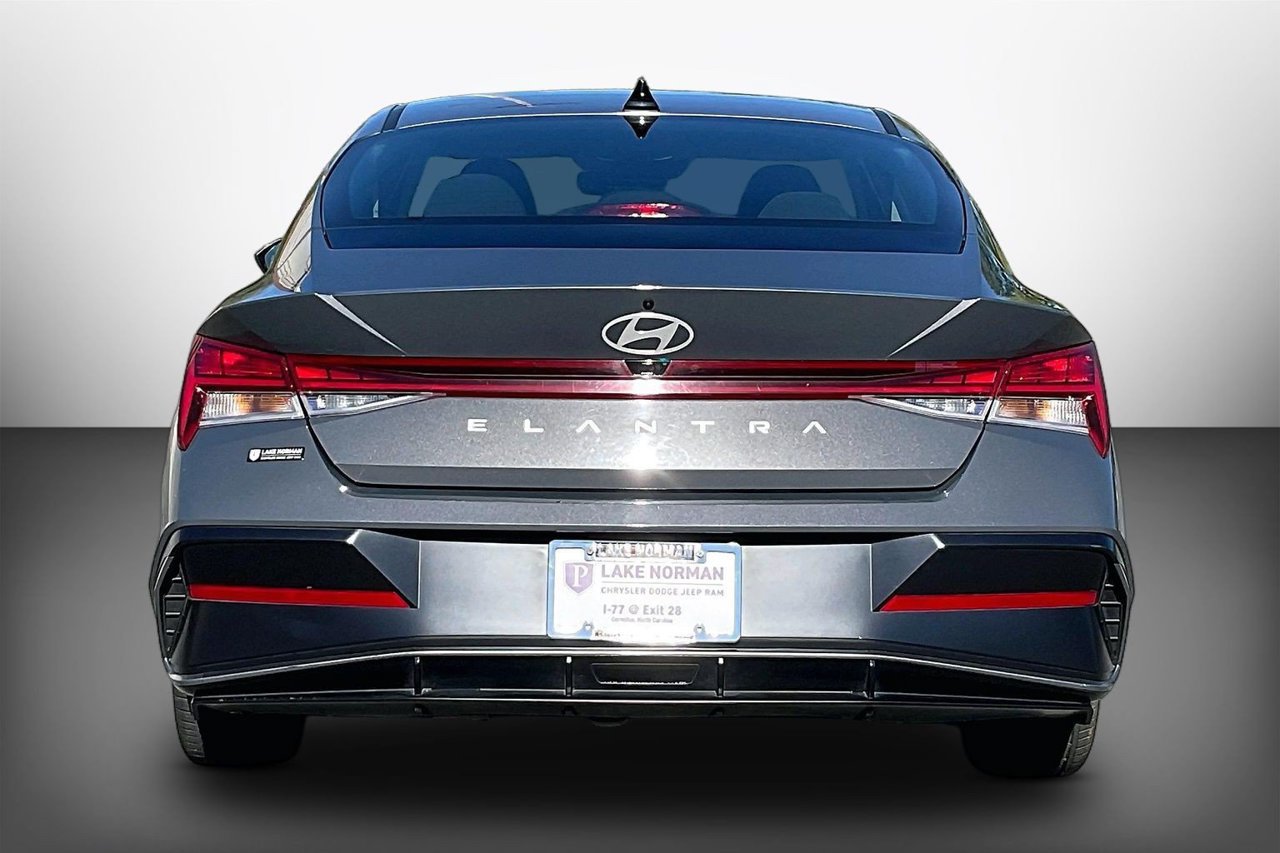 Used 2025 Hyundai Elantra SEL FWD image 7