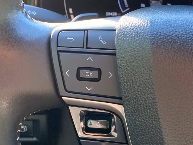 Used 2025 Toyota Camry SE w/ Convenience Package FWD image 17