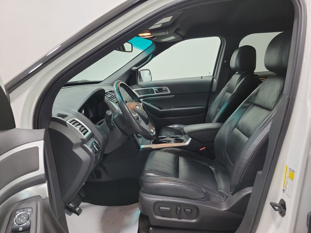 Used 2014 Ford Explorer XLT w/ Equipment Group 202A image 30