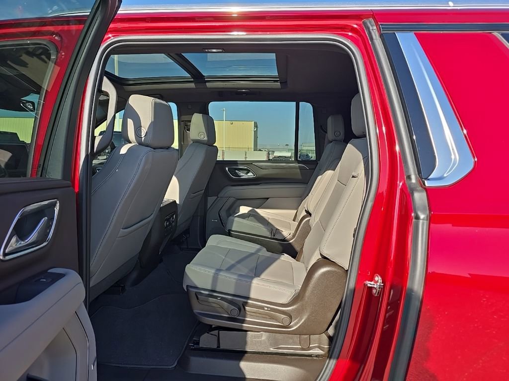 Used 2024 Chevrolet Suburban LT w/ Luxury Package AWD/4WD image 16