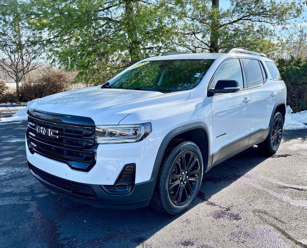 Used 2023 GMC Acadia SLE w/ Driver Convenience Package image 3