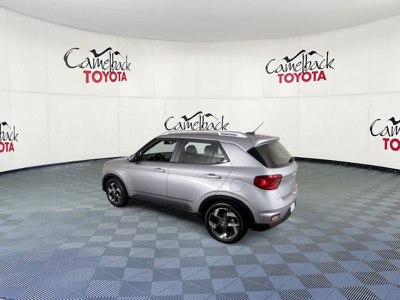 Used 2025 Hyundai Venue SEL FWD image 8