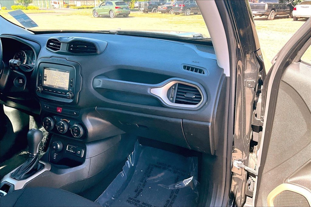 Used 2015 Jeep Renegade Latitude w/ Popular Equipment Group AWD/4WD image 19