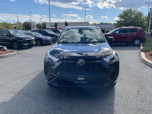 Used 2025 Toyota RAV4 XLE AWD/4WD image 2