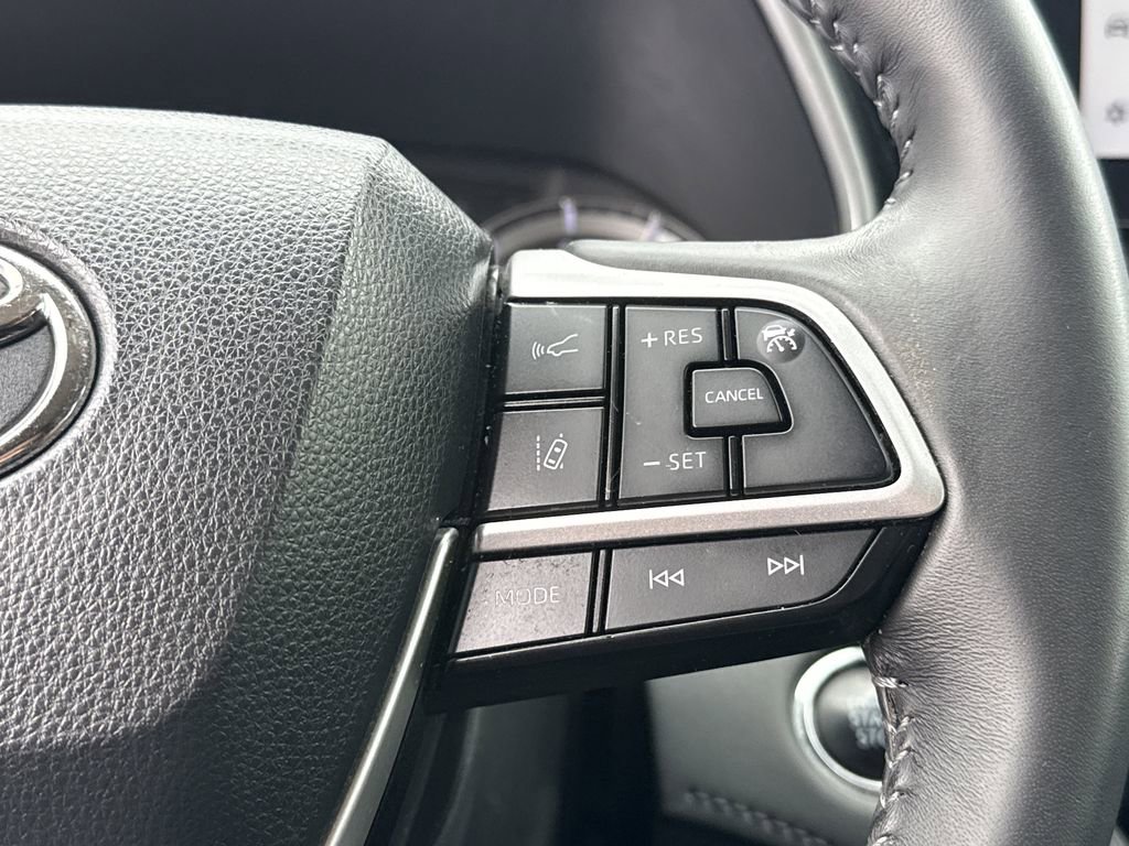 Used 2023 Toyota Highlander XLE FWD image 31
