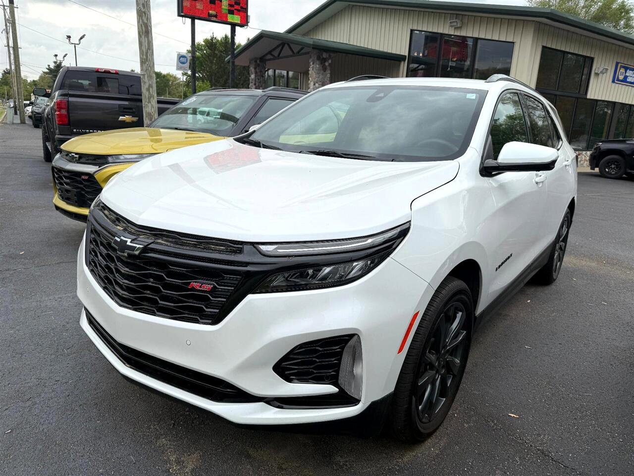Used 2024 Chevrolet Equinox RS w/ RS Leather Package image 5