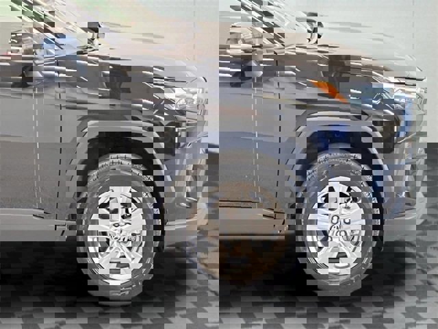 Used 2025 Toyota RAV4 XLE image 5