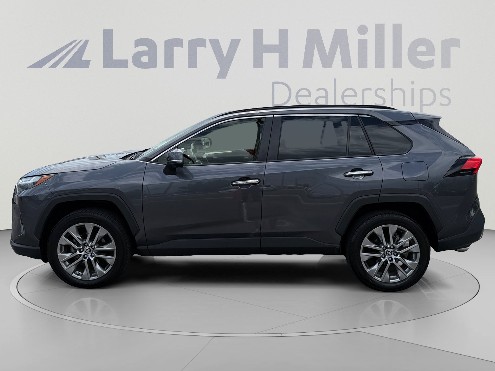 Used 2023 Toyota RAV4 Limited AWD/4WD image 2