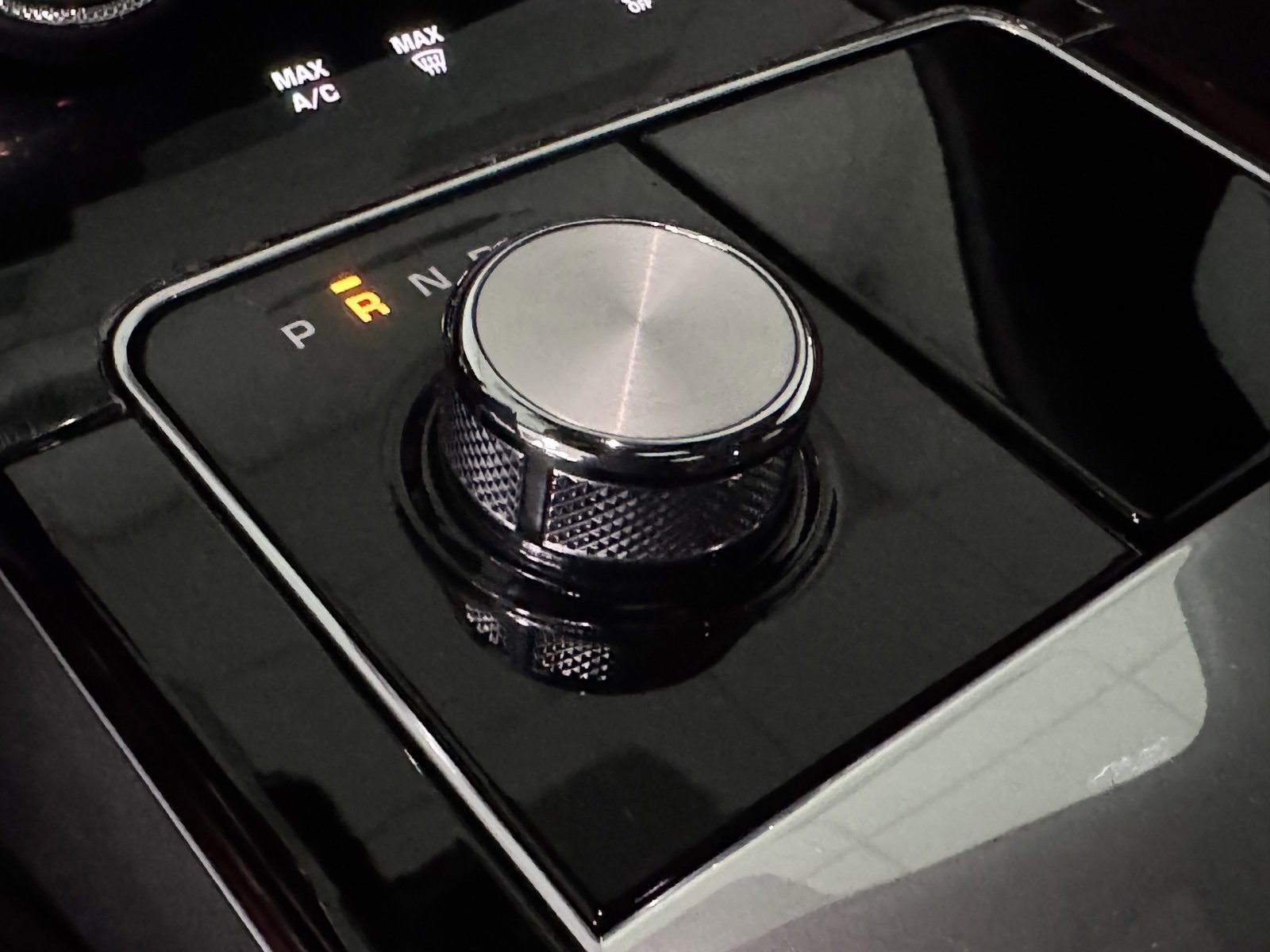 Used 2020 Land Rover Range Rover Velar SV Autobiography Dynamic image 34