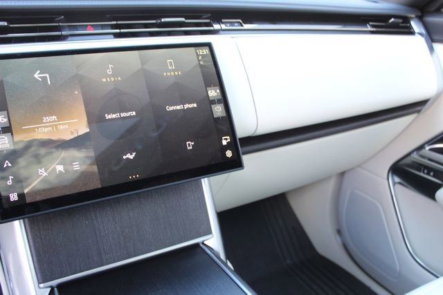 Used 2024 Land Rover Range Rover SE image 12