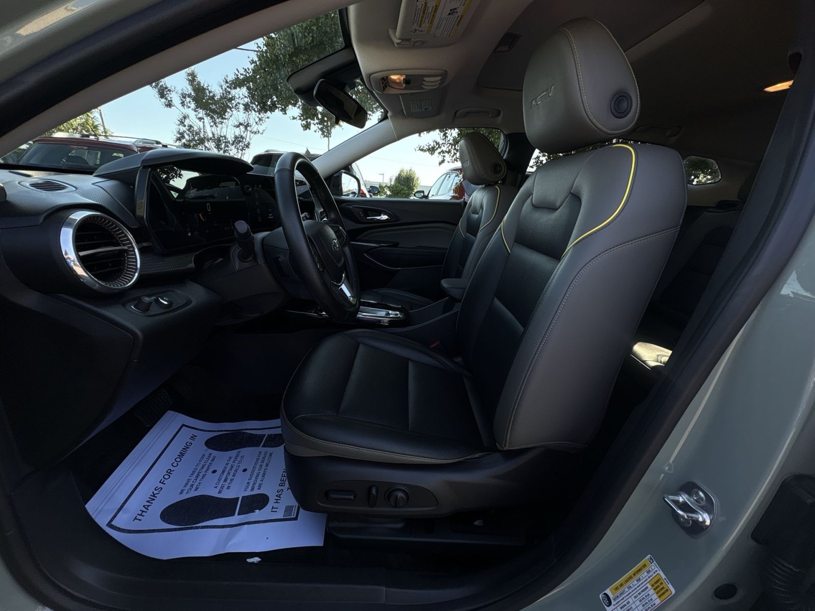 Used 2025 Chevrolet Trax ACTIV w/ Sunroof Package FWD image 13