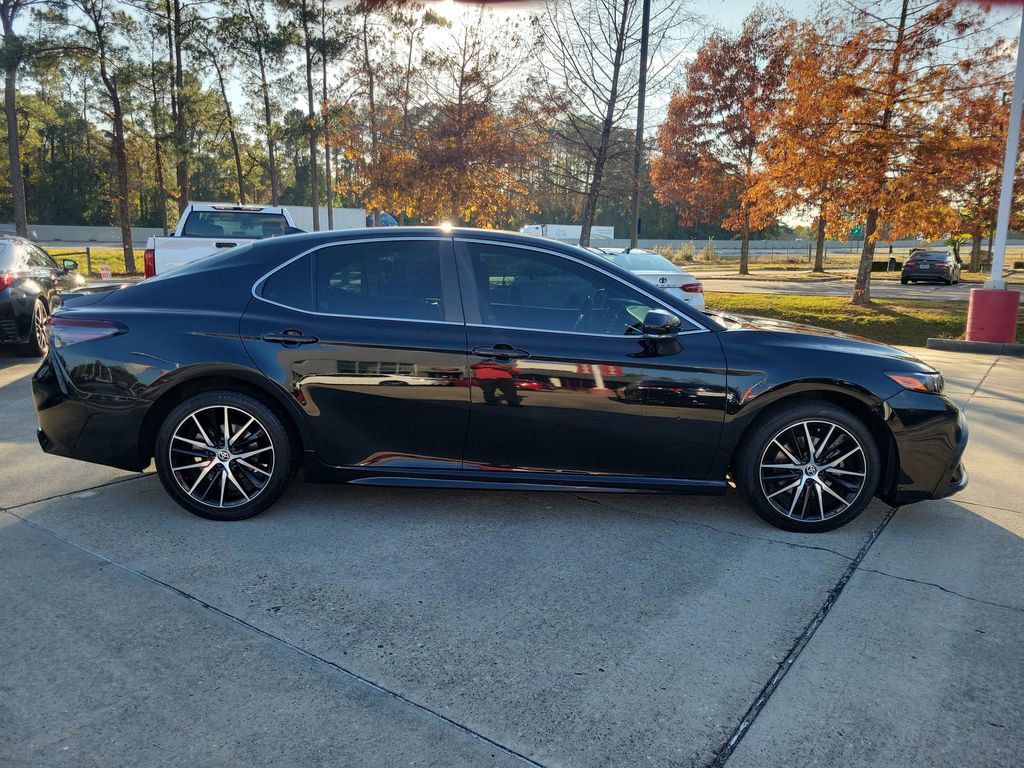 Certified 2022 Toyota Camry SE image 8