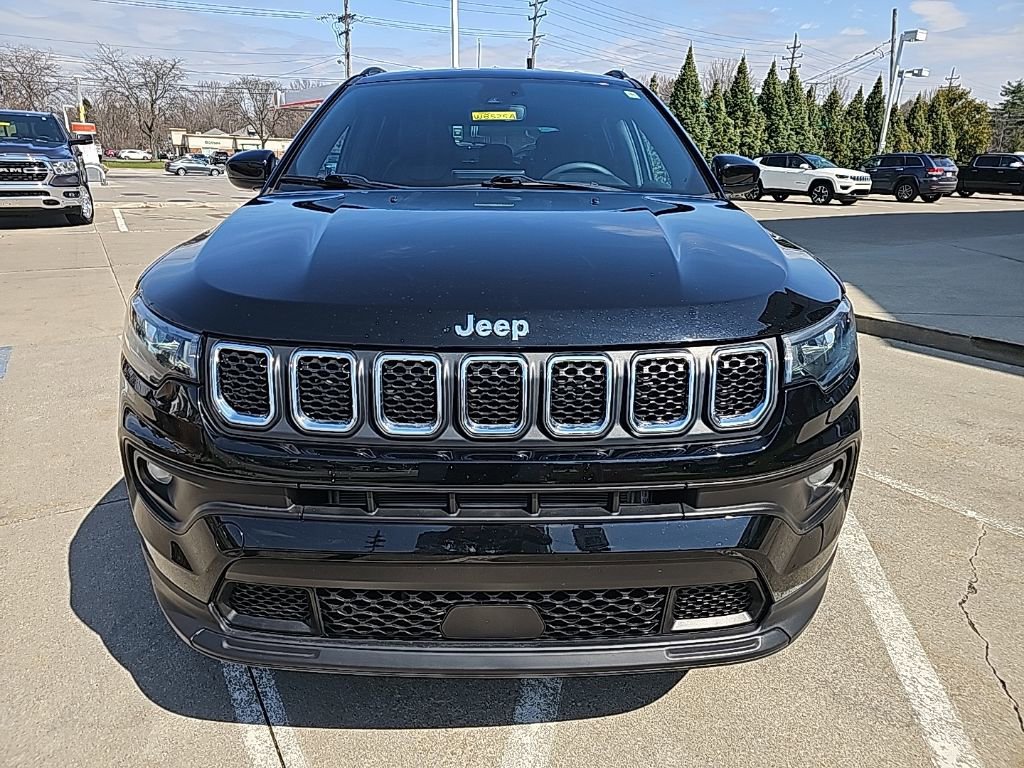 Used 2023 Jeep Compass Latitude AWD/4WD image 4