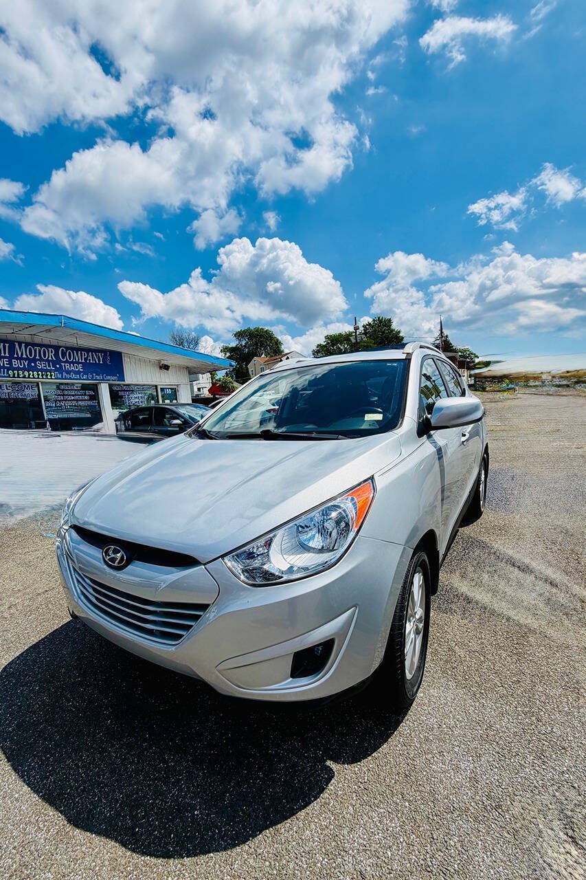 Used 2011 Hyundai Tucson GLS AWD/4WD image 1