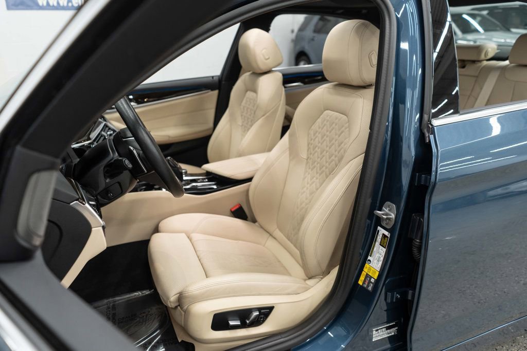 Used 2023 BMW 530e xDrive w/ Premium Package image 7