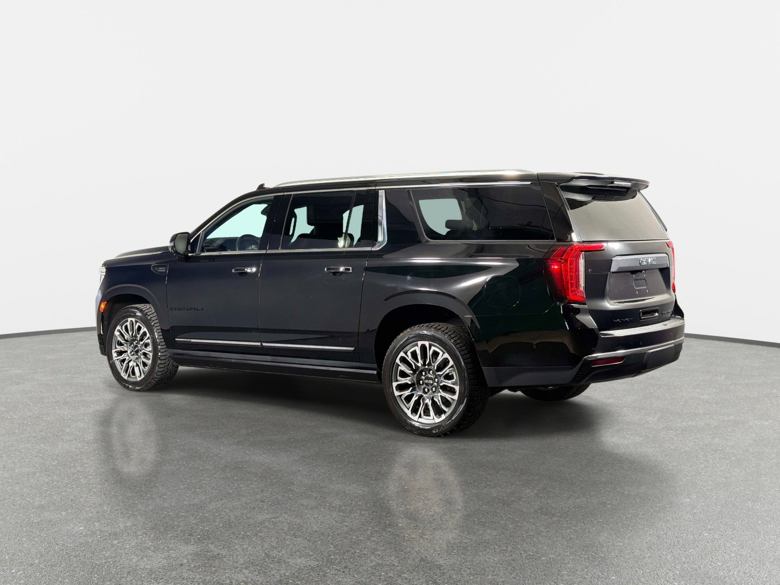 Used 2024 GMC Yukon XL Denali Ultimate AWD/4WD image 6