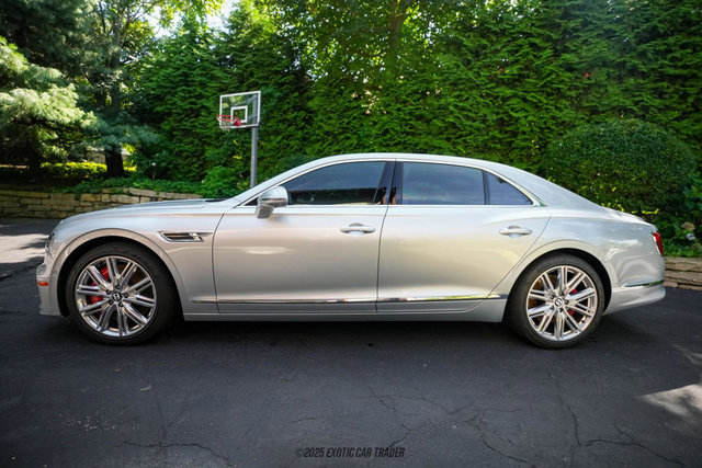 Used 2022 Bentley Flying Spur V8 image 3