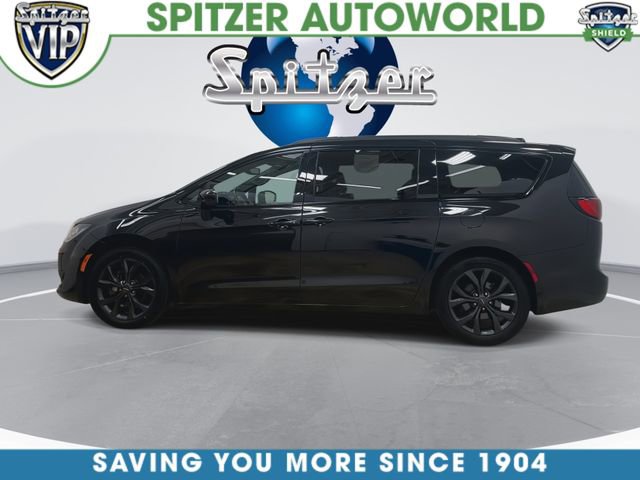 Used 2020 Chrysler Pacifica Touring-L Plus w/ S Appearance Package FWD image 3