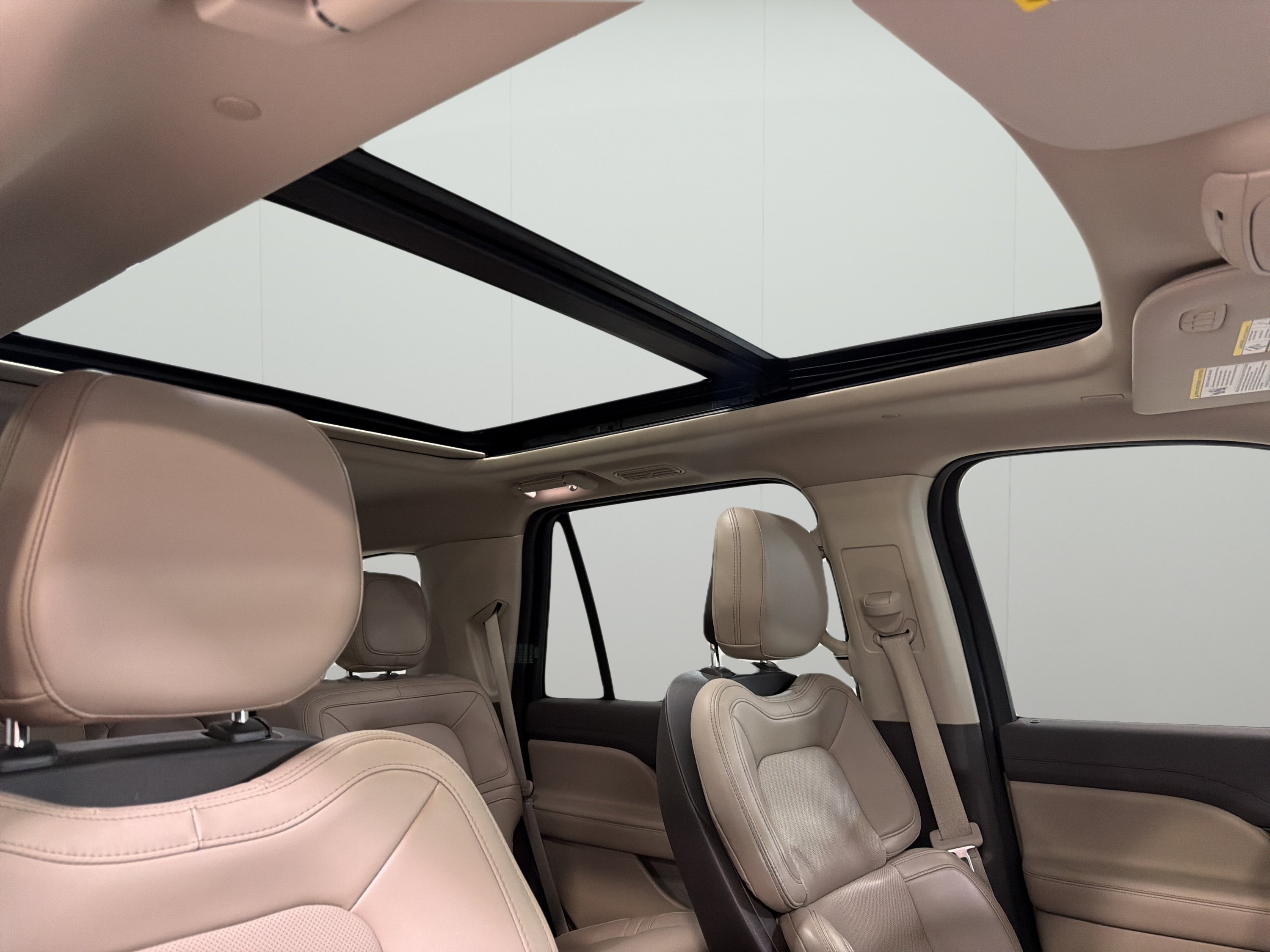 Used 2022 Lincoln Navigator 2WD image 16