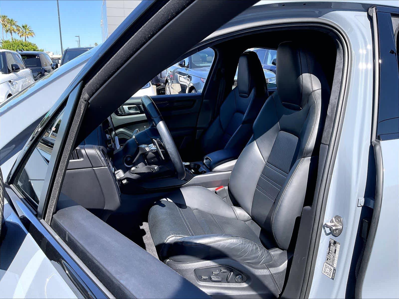 Used 2022 Porsche Cayenne Turbo GT AWD/4WD image 27
