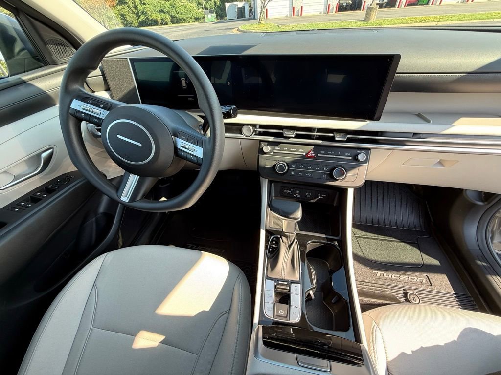 Used 2025 Hyundai Tucson SE image 23