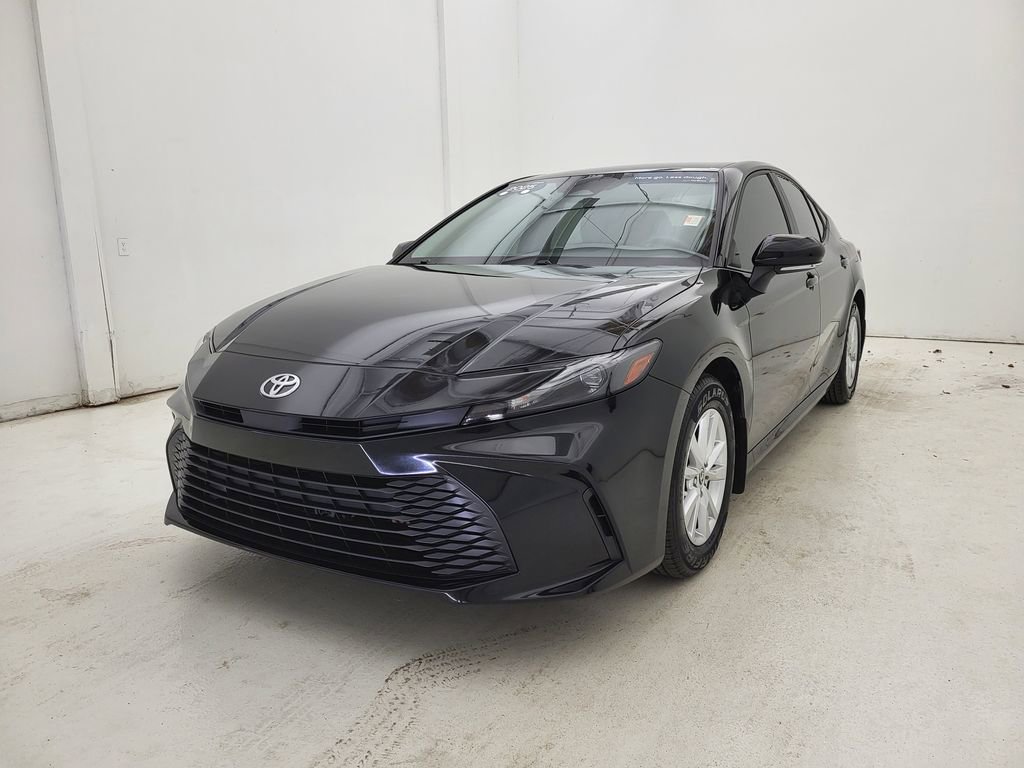Used 2025 Toyota Camry LE image 16