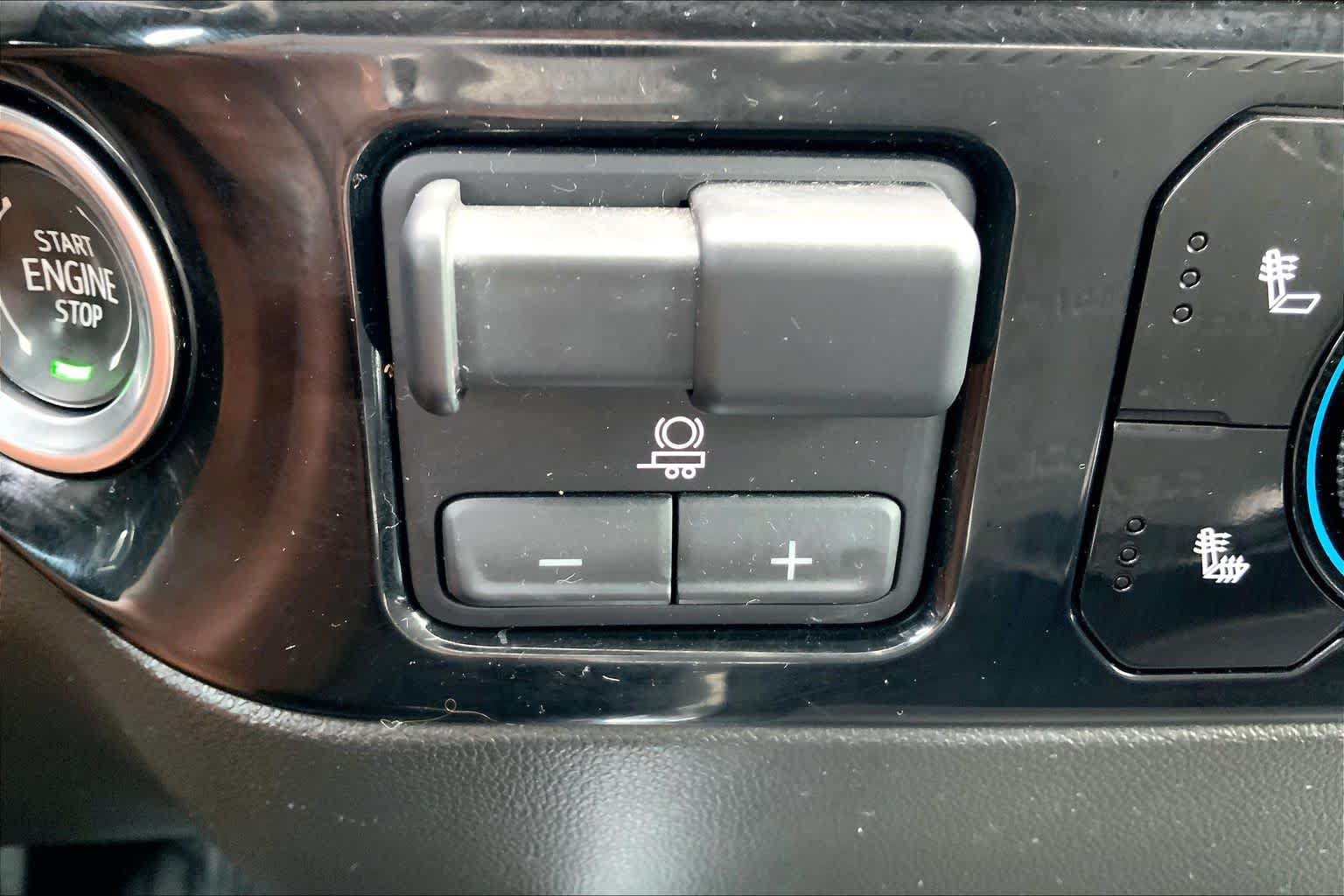 Used 2024 Chevrolet Silverado 2500 LT AWD/4WD image 33