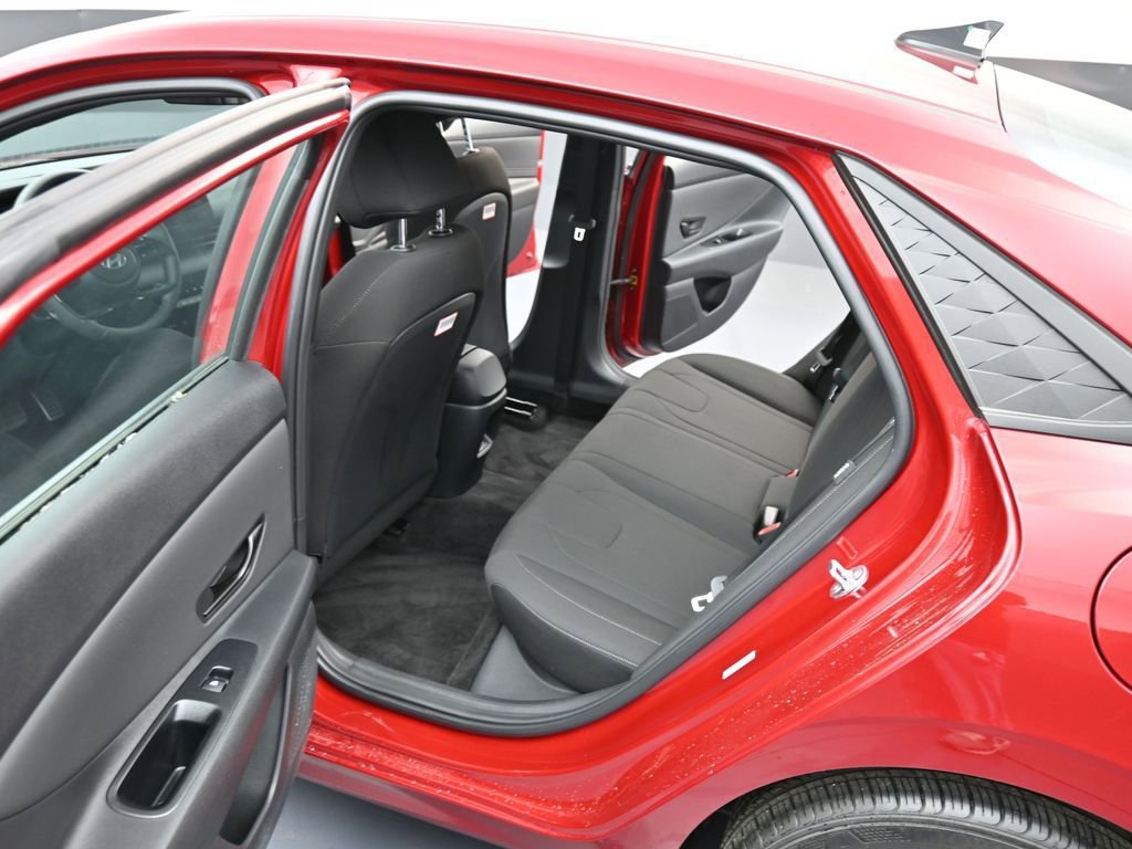 Certified 2025 Hyundai Elantra Sport image 11