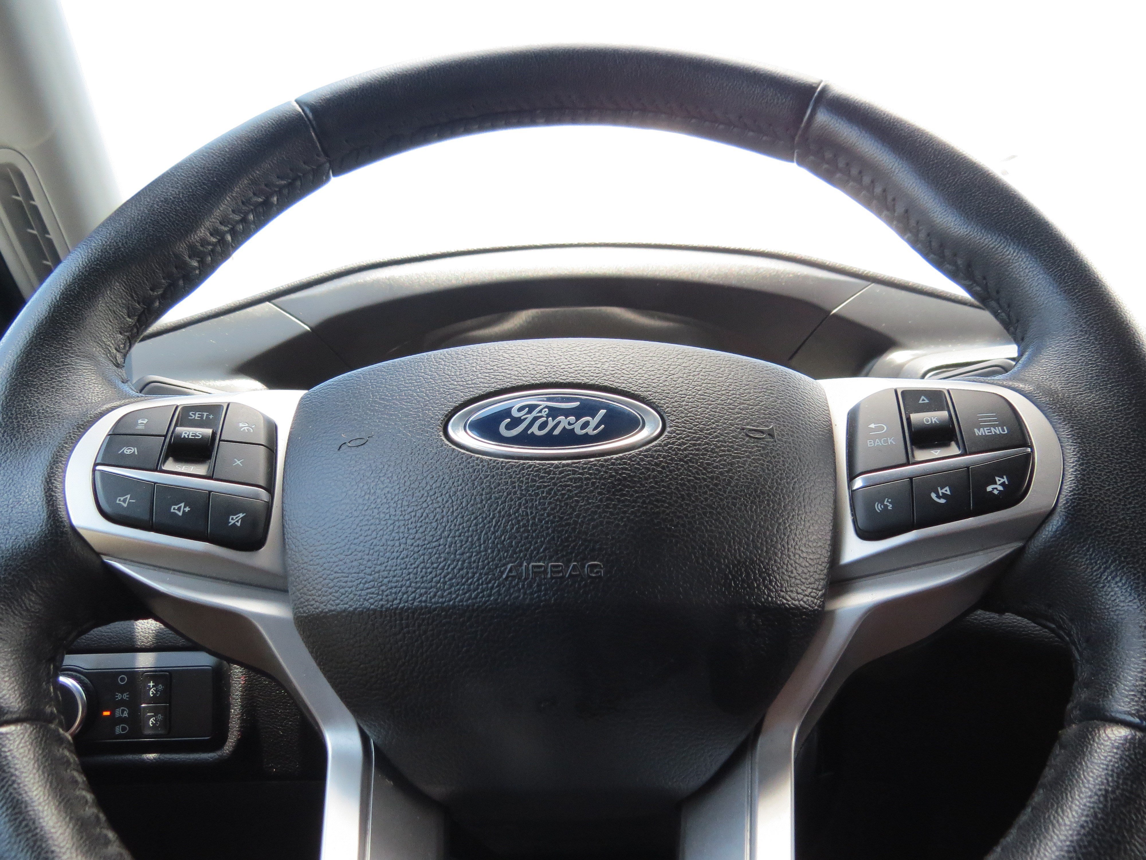 Used 2024 Ford Explorer XLT w/ Equipment Group 202A RWD image 17