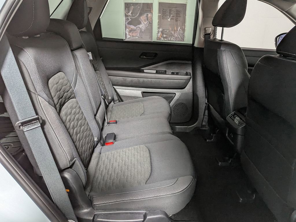 Used 2025 Nissan Pathfinder SV image 36