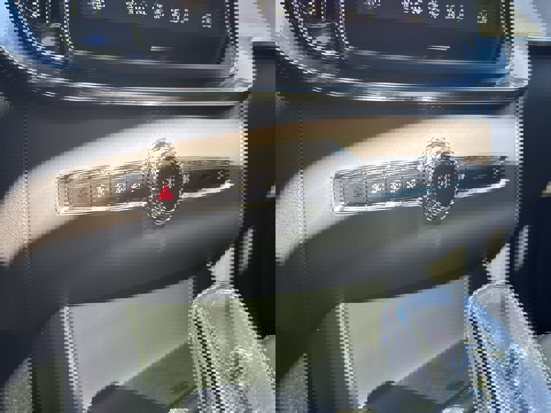 New 2026 Volvo XC90 B5 Plus w/ Protection Package image 17