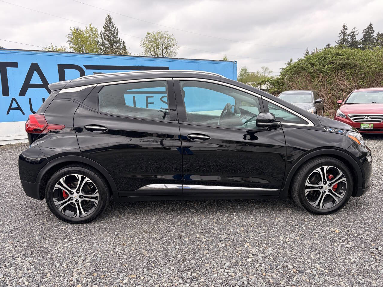 Used 2017 Chevrolet Bolt Premier w/ Driver Confidence II Package FWD image 2